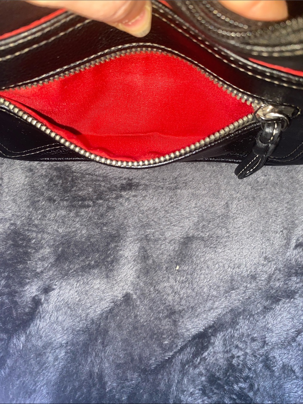 Liz Claiborne Black Pebbled Leather Shoulder Bag with Front Zip Pocket - Picture 7 of 11